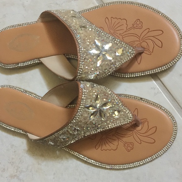Italina Shoes - Italian super bling flip flops.. BEAUTIFUL!!